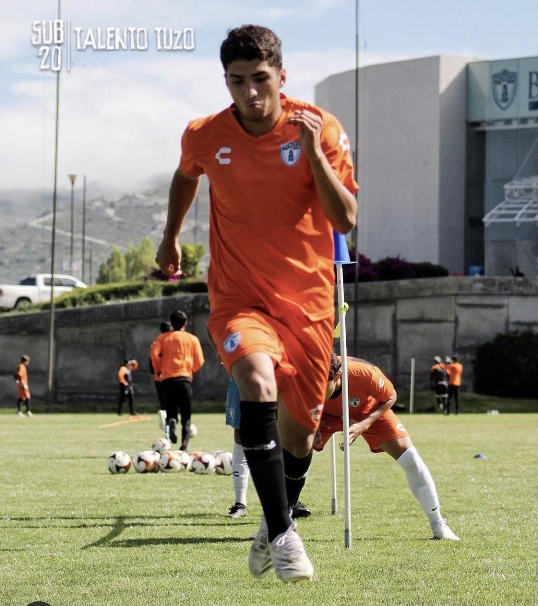 Esteban Escobedo (Junior) Signs with Pachuca